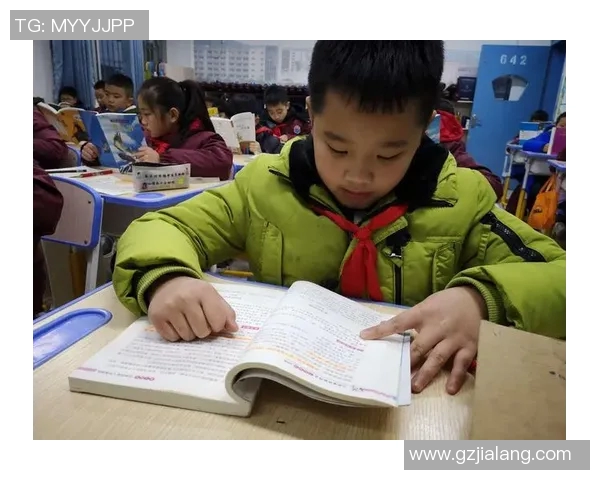 捷克足球明星天天向上展现拼搏精神与团队合作的精彩旅程